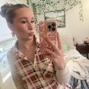 Meet your Posher, Elise